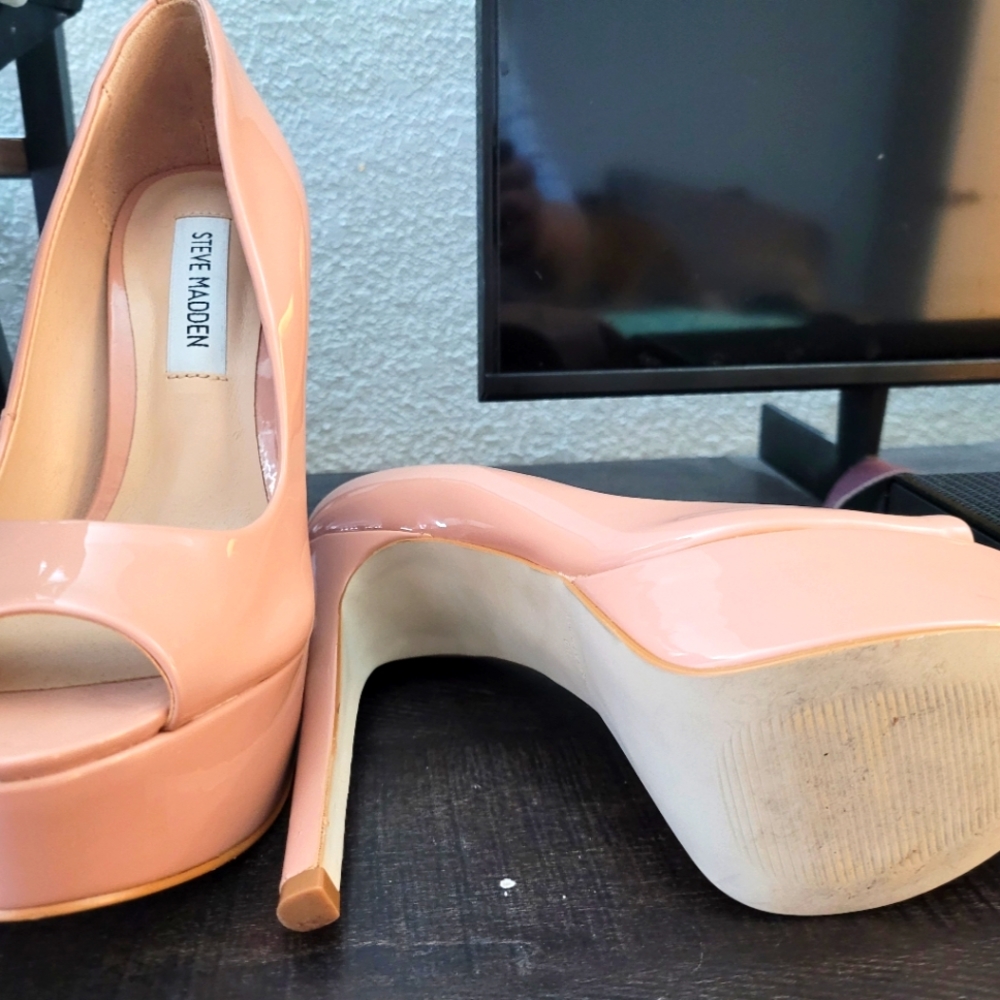 Steve Madden Nude Platform Pumps